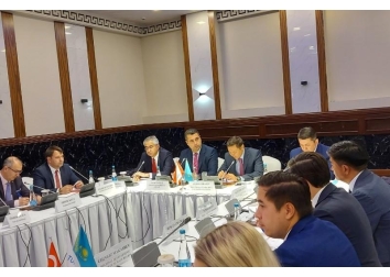 TÜKİB üyeleri Kazakistan Dışişleri Bakan Yardımcısı Almas Aydarov ile buluştu