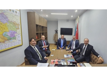 T.C. Almatı Başkonsolosu Sayın Evren Müderrisoğlu, Ahmet Yesevi Üniversitesi Mütevelli Heyet Başkanı, TUSAŞ Motor Sanayii A.Ş. (TEI) Yönetim Kurulu Üyesi Prof. Dr. Sayın Muhittin Şimşek ve Avrasya Araştırma Enstitüsü Müdürü Sayın Suat Beylur ofisimize nezaket ziyaretinde bulundu.