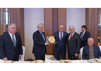 TÜKİB üyeleri Türk Devletleri Teşkilatı Aksakallar Konseyi Başkanı, Türkiye Cumhuriyeti eski Başbakanı Sayın Binali Yıldırım ile Almatı’da biraraya geldi.