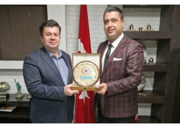Türk Hava Yolları Ülke Müdürüne TÜKİB plaketi takdim edildi