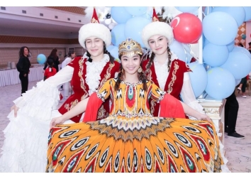 23 Nisan Ulusal Egemenlik ve Çocuk Bayramı Almatı’da kutlandı